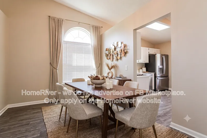 3 bed, 2.0 bath, 1620 sqft, $1,945 — Photo 2
