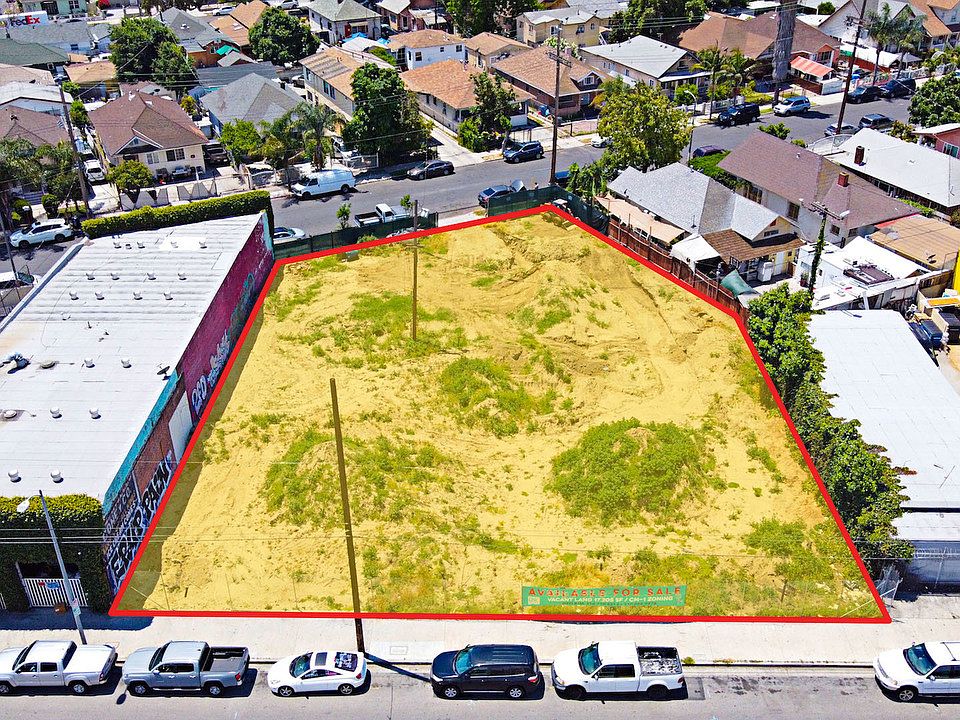 1st image of 834 E Jefferson Blvd
