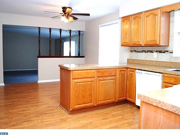 3rd image of 151 Hampshire Dr