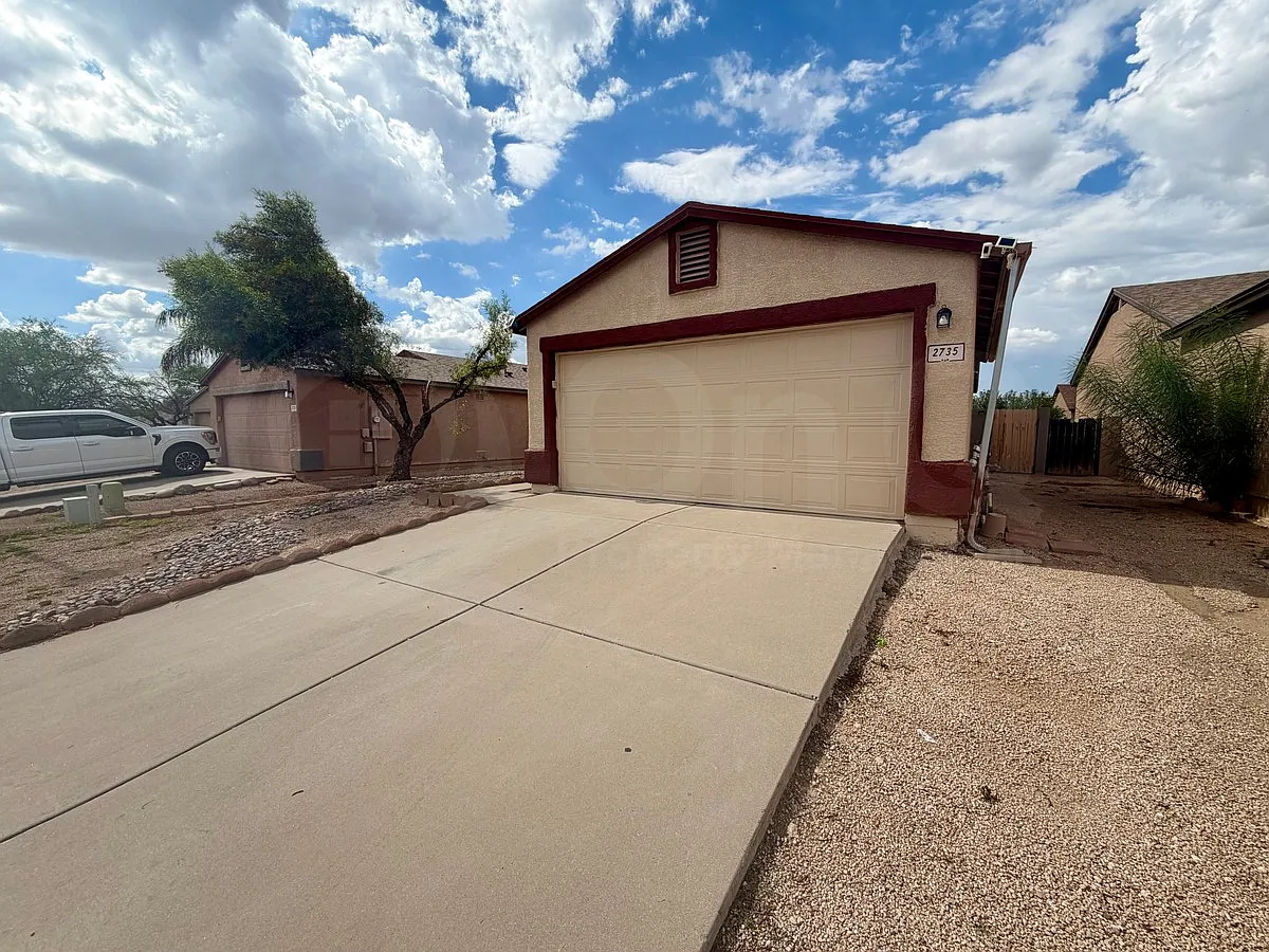 3 bed, 2.0 bath, 1300 sqft, $1,679 — Photo 2