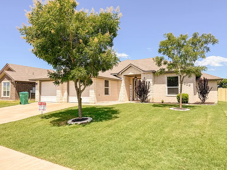 306 Pointer St — Photo 2