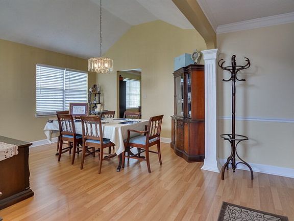 4th image of 597 Oak Brook Dr