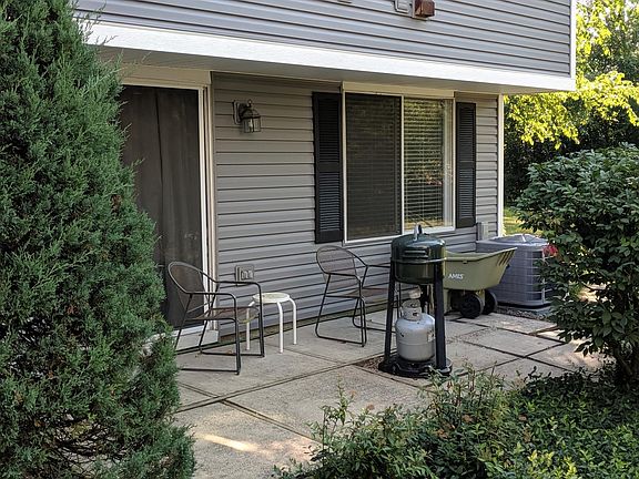 2nd image of 1362 Barclay Ln