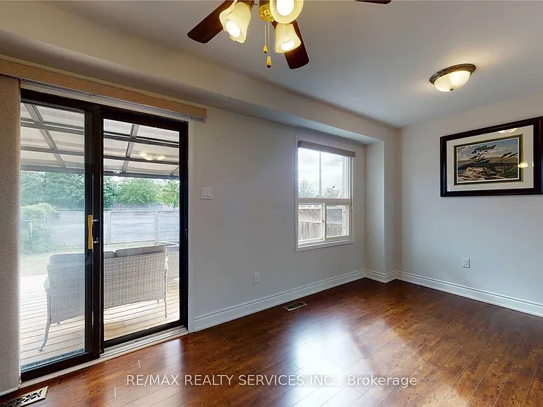44 Elmstead Ct — Photo 6