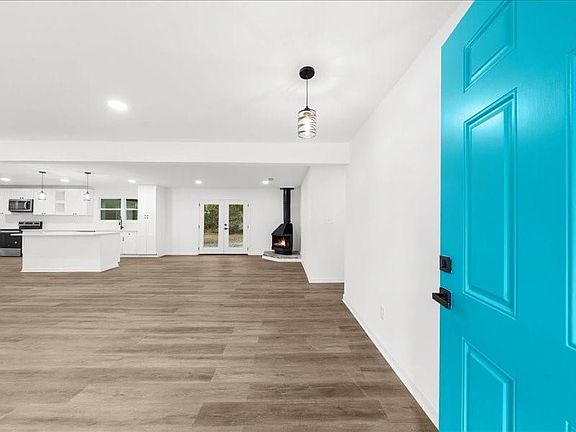 5th image of 2719 Kings Park Cir