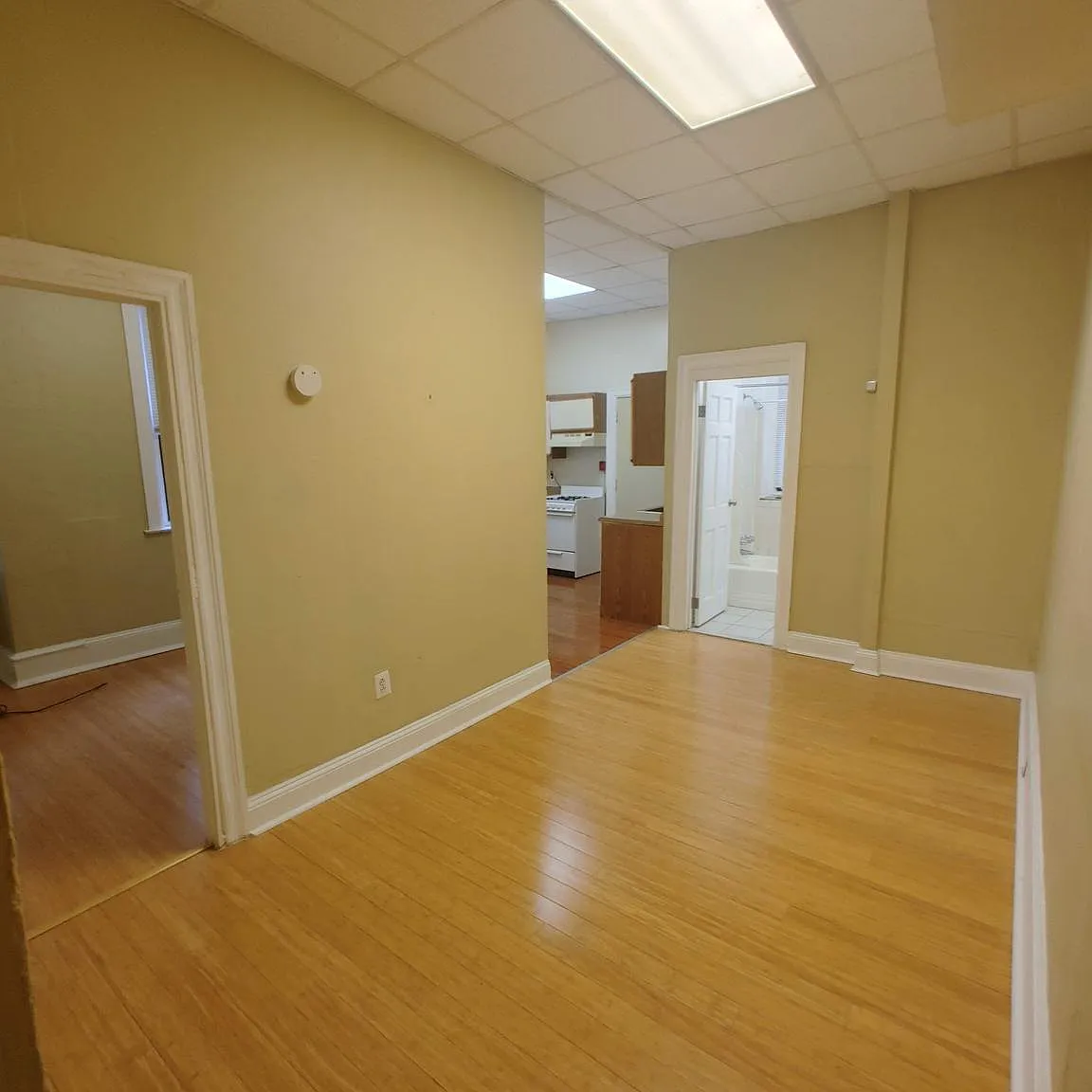 2 bed, 11700 sqft, $1,650 — Photo 4