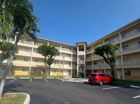 6940 NW 179th St, Hialeah, FL
