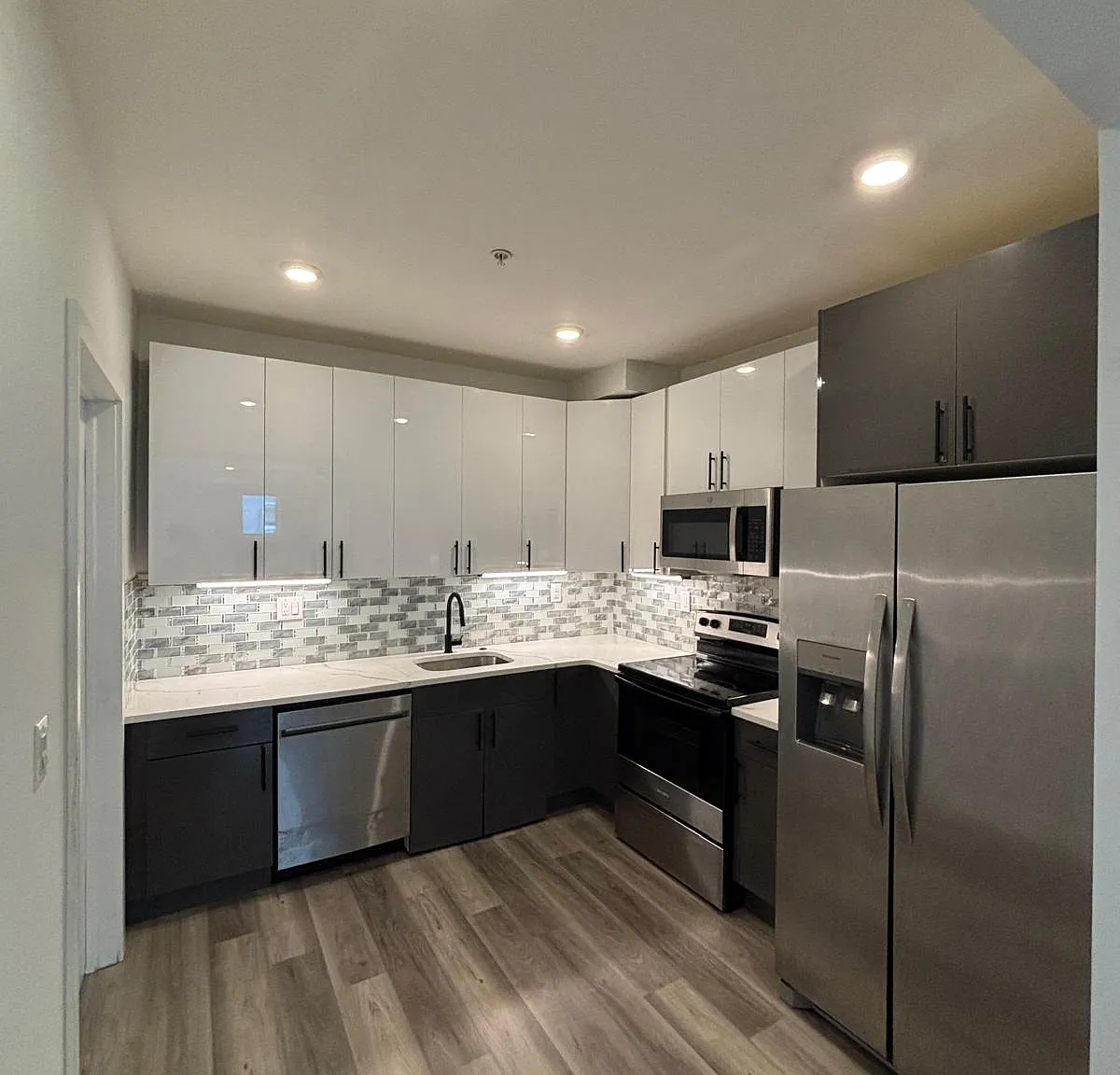 2 bed, 750 sqft, $1,700 — Photo 2