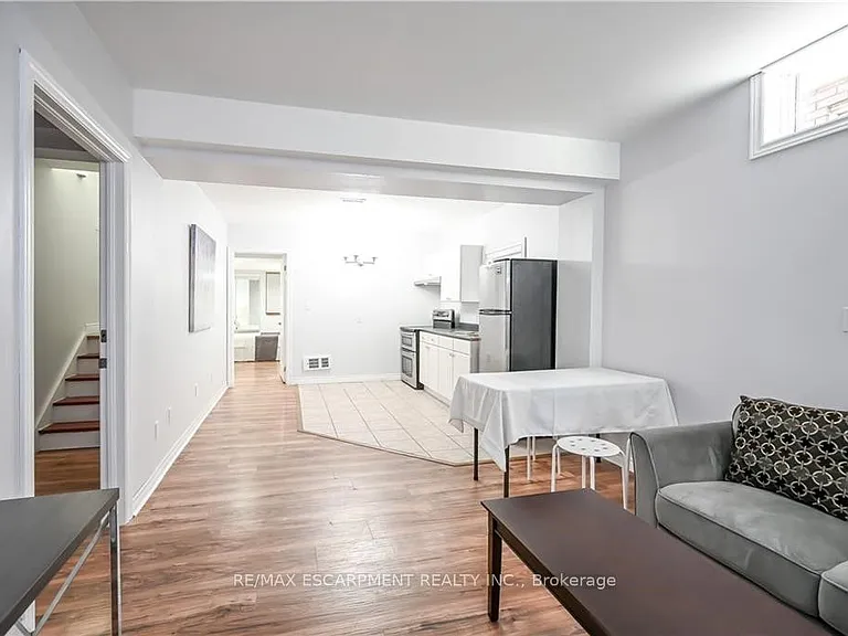 296 Winterberry Dr #LOWER — Photo 10
