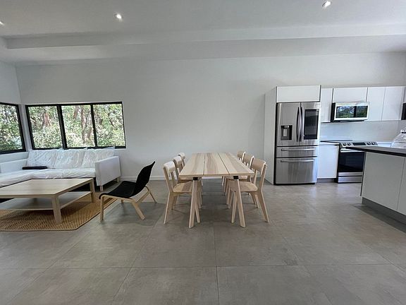 4th image of 901 Estall St