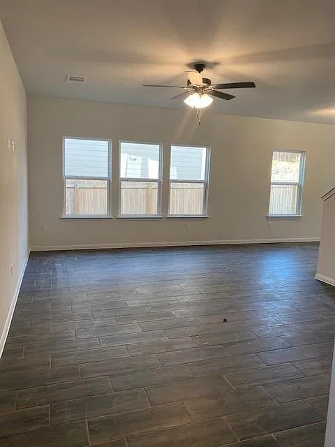 3 bed, 2.5 bath, 2046 sqft, $2,300 — Photo 2