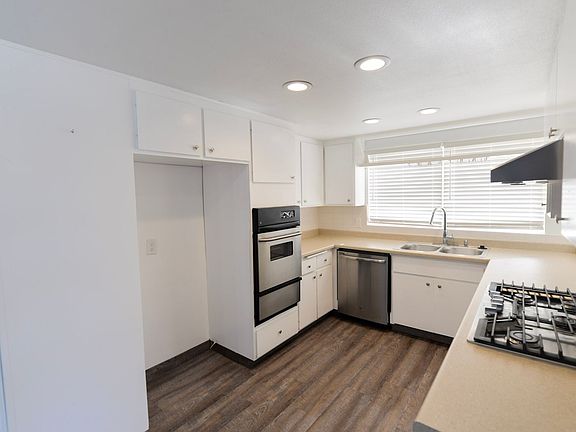 3rd image of 256 Avenida Lobeiro APT D