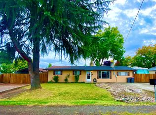 102 Mace Rd, Medford, OR 97501