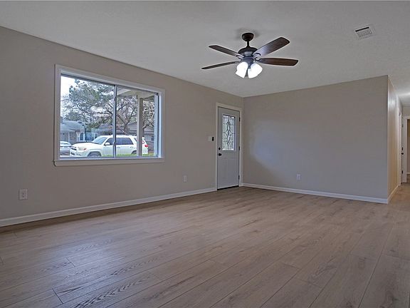 4th image of 148 Bragg Cir