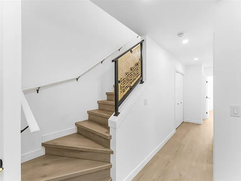 115 Blenheim Ave — Photo 15