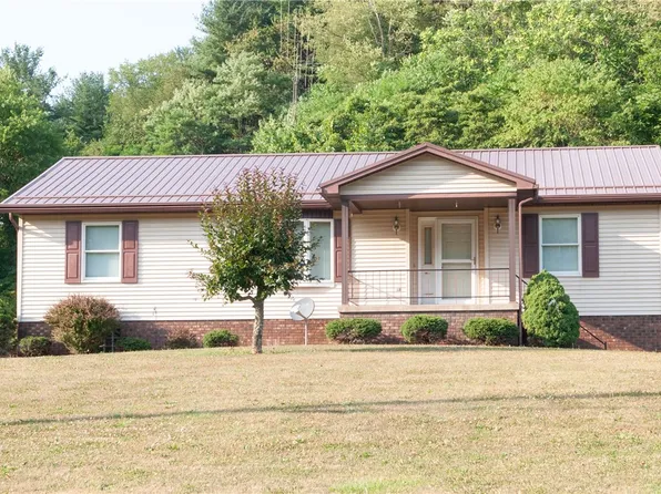 1409 W Roy Furman Hwy, Graysville, PA 15337