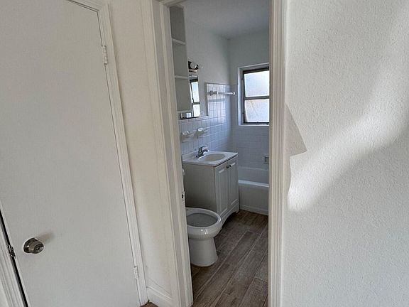 4th image of 512 9th Ave N #514