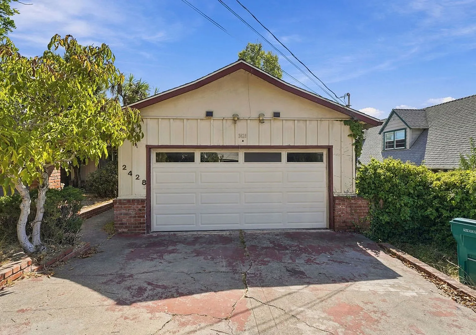 Beautiful 3-Bedroom Mid-Century Ranch in Oakland - Expansive Garden & Modern Updates — Photo 1