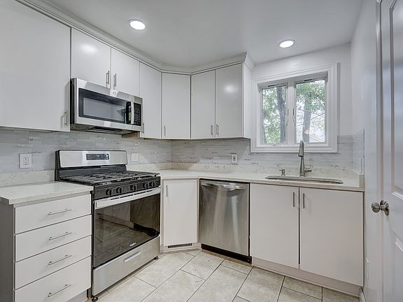 3rd image of 337 W Lincoln Ave #1