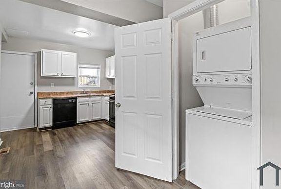 4th image of 846 Woodward St