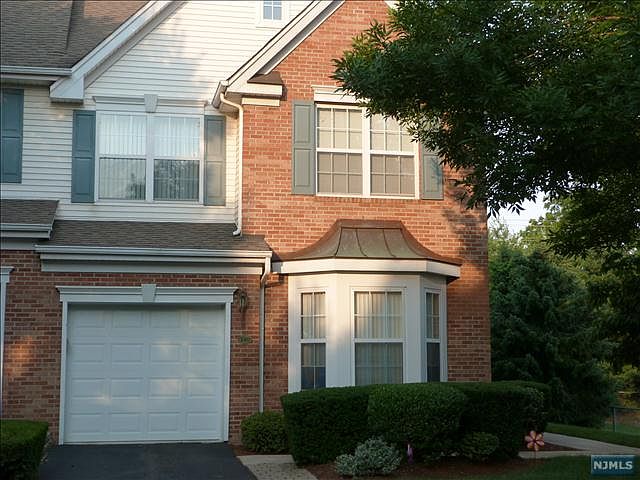 1st image of 140 Stratford Dr