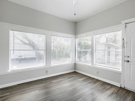 4th image of 520 E Day St
