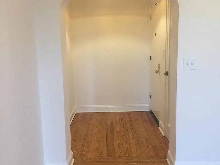 111 Larchmont Acres — Photo 3
