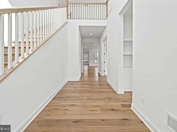 4th image of 135 Cowbird St
