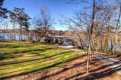 2nd image of 2670 Emerald Dr
