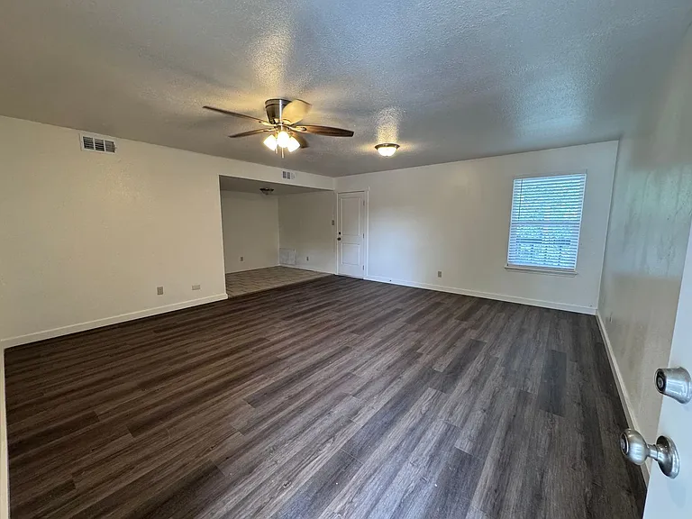 407 W Tilden St — Photo 35