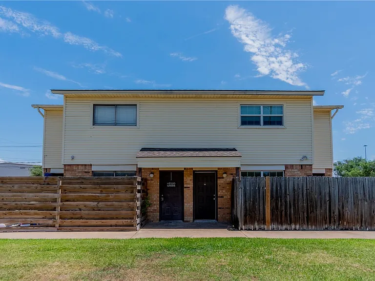 1801 Treehouse Trl #A — Photo 1