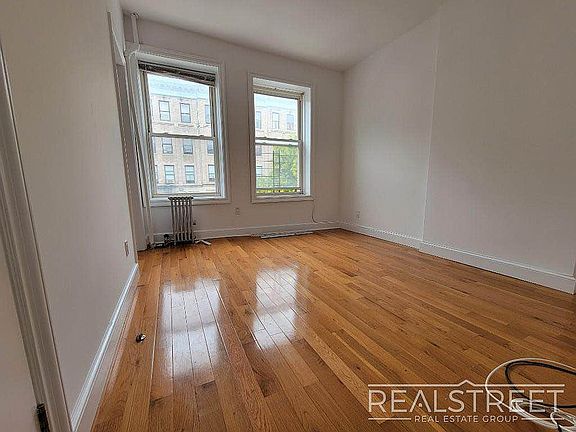 3rd image of 272 Sumpter St #1