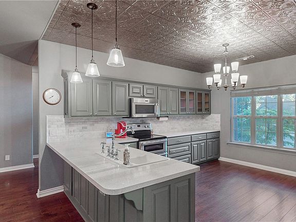 3rd image of 3 Burford Ln