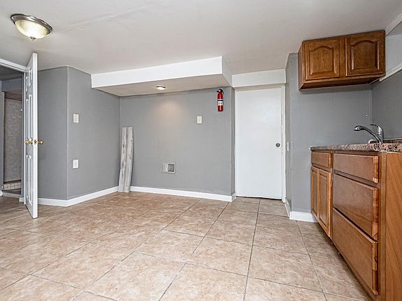 3rd image of 85 Stuyvesant Ave Floor Basement