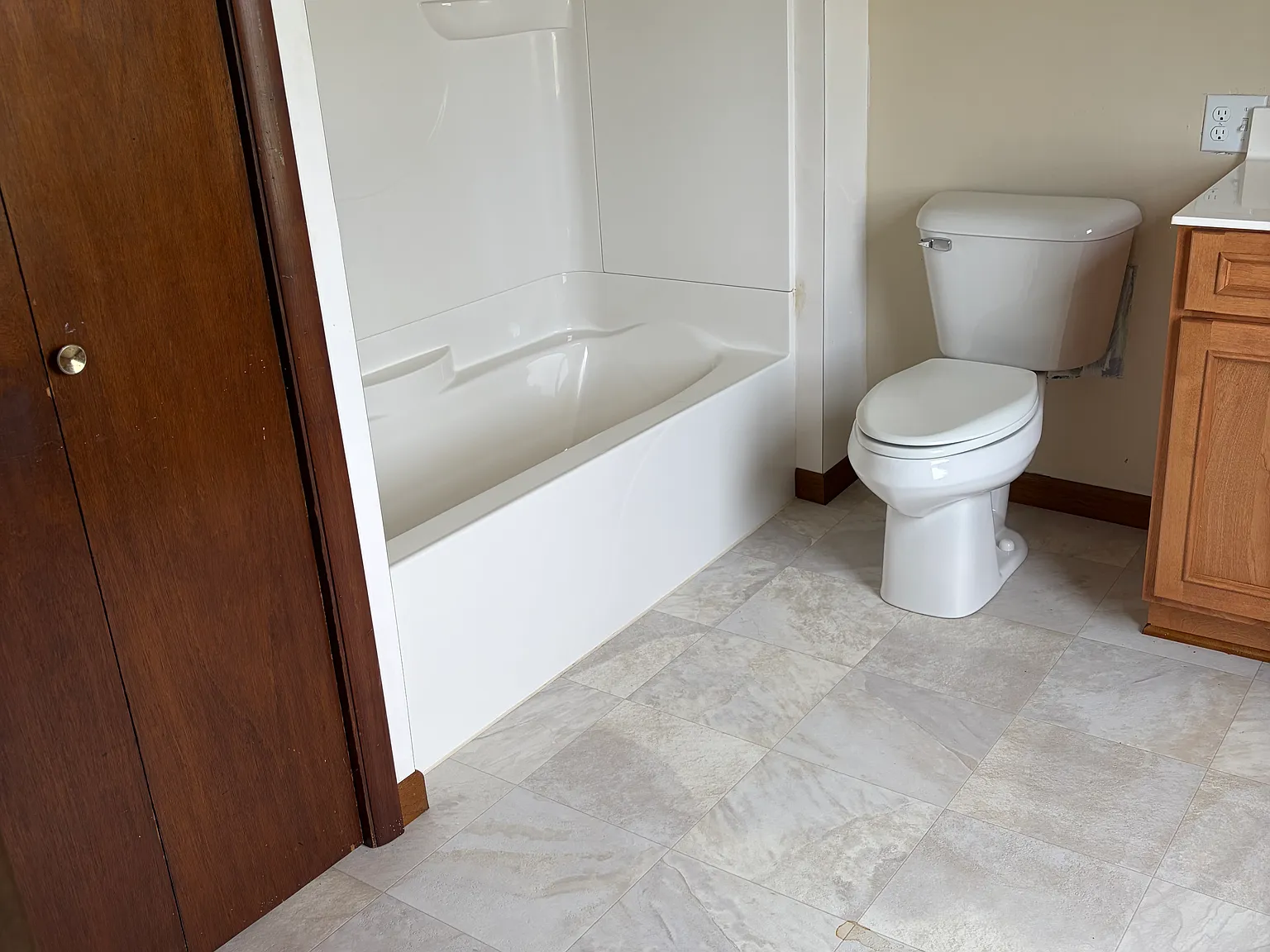 1 bed, 1300 sqft, $1,300 — Photo 2