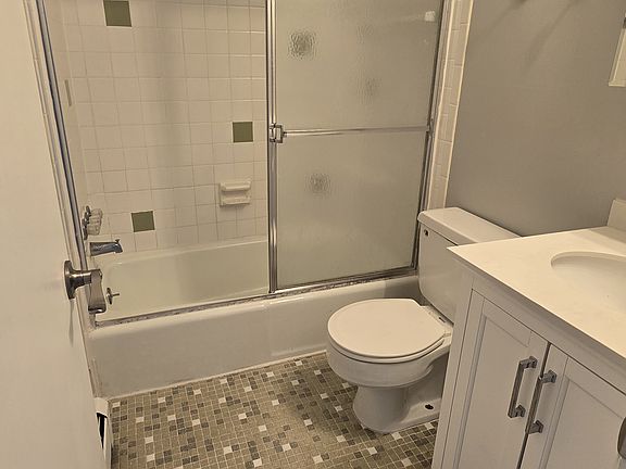 5th image of 235 S Nelson St