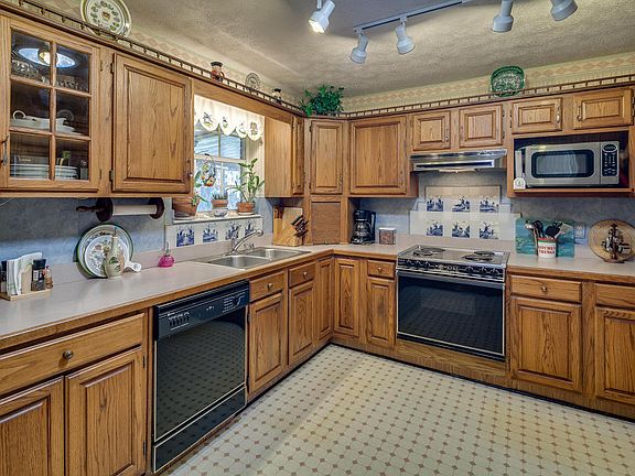 5th image of 1835 Cedar River Dr