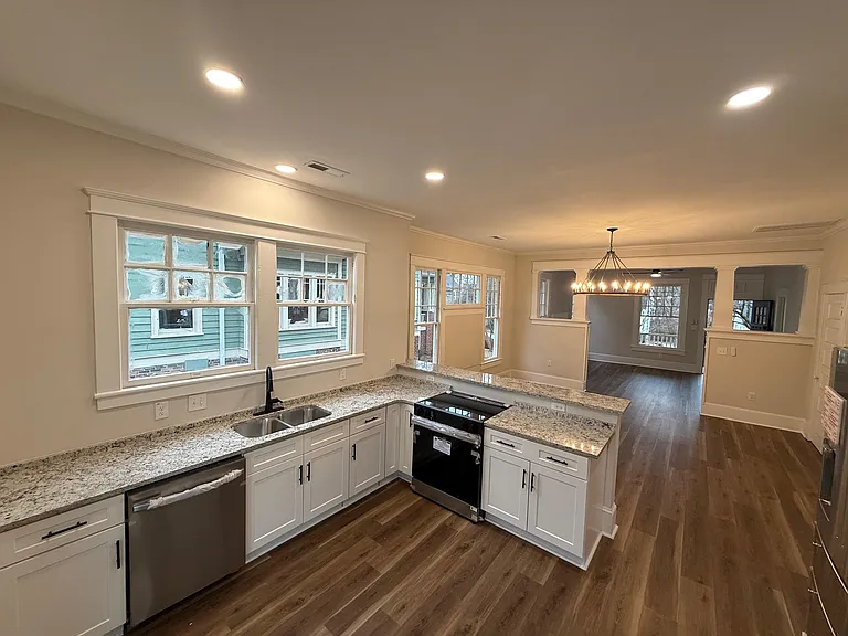 511 Park Ave — Photo 9