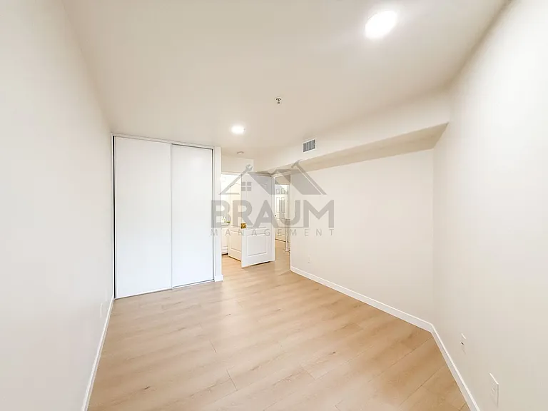 7323 WINNETKA — Photo 19