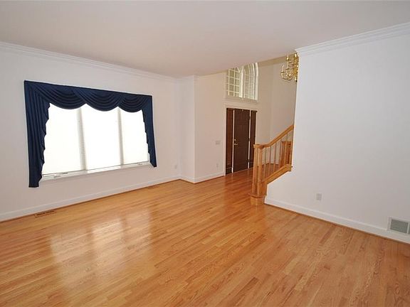 4th image of 14 Beech Hill Cres