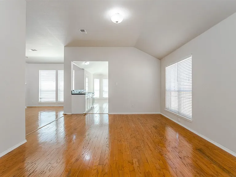 1017 Caleb St — Photo 34