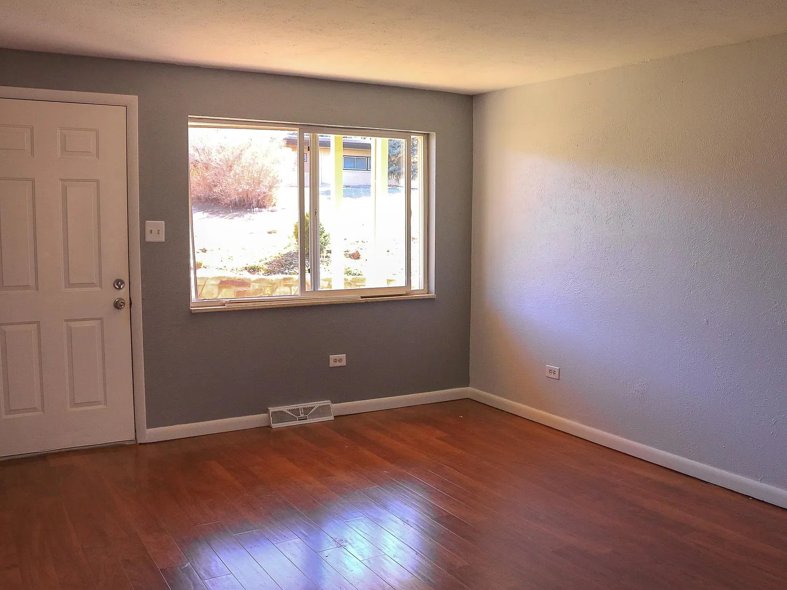 2 bed, 850 sqft, $1,600 — Photo 4