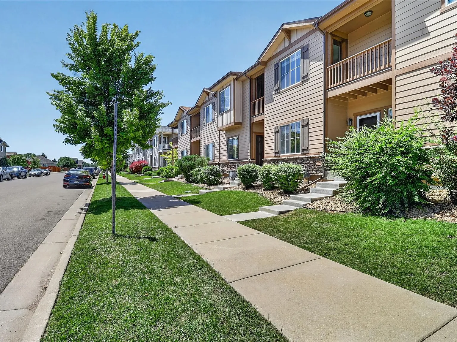 3 bed, 2.5 bath, 1588 sqft, $2,325 — Photo 2