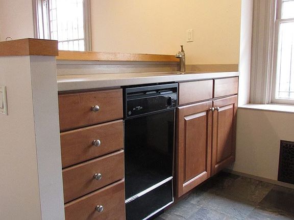 5th image of 410 N 33rd St #1F