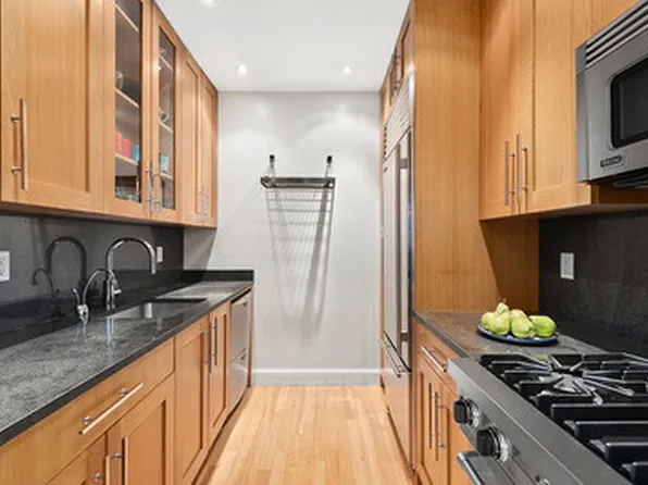 88 Greenwich St APT 708, New York, NY 10006