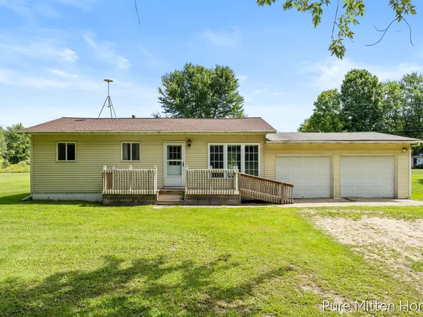 6118 N Hawley Hwy, Belding, MI 48809