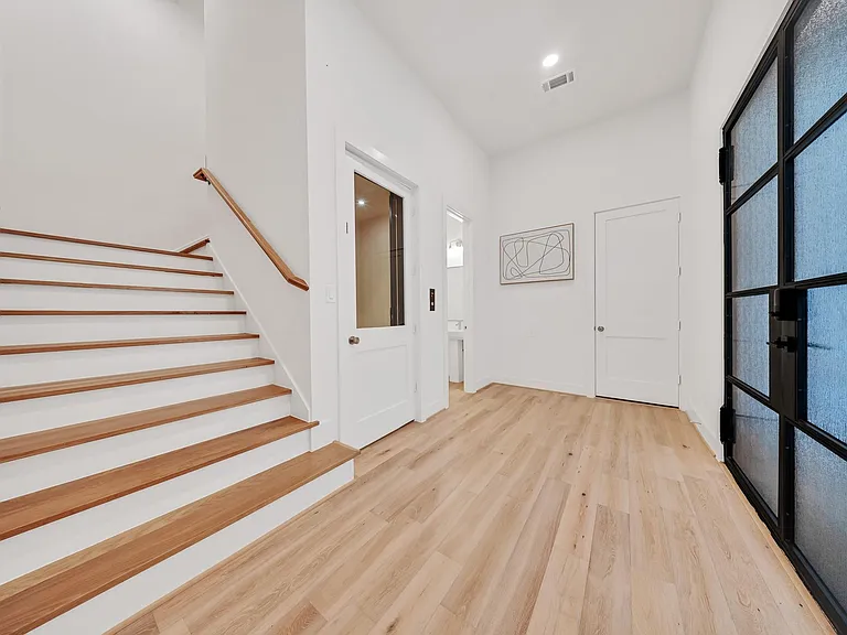 1135 Lake Pointe Pkwy — Photo 9