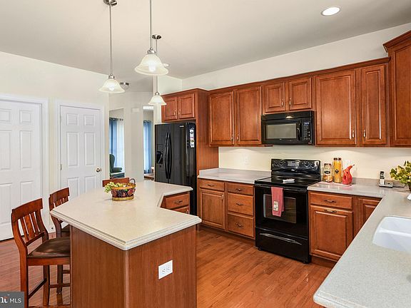 3rd image of 57 W Gardenia Blvd