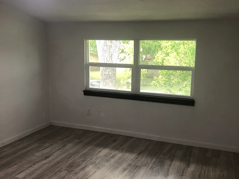 415 Candlelight Ln — Photo 8