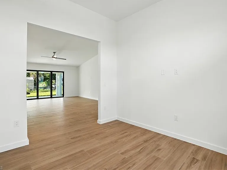 2607 38th St SW — Photo 13